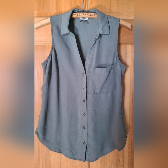 Dynamite Tops - Olive Geeen Sleeveless Women's Top Gold Buttons